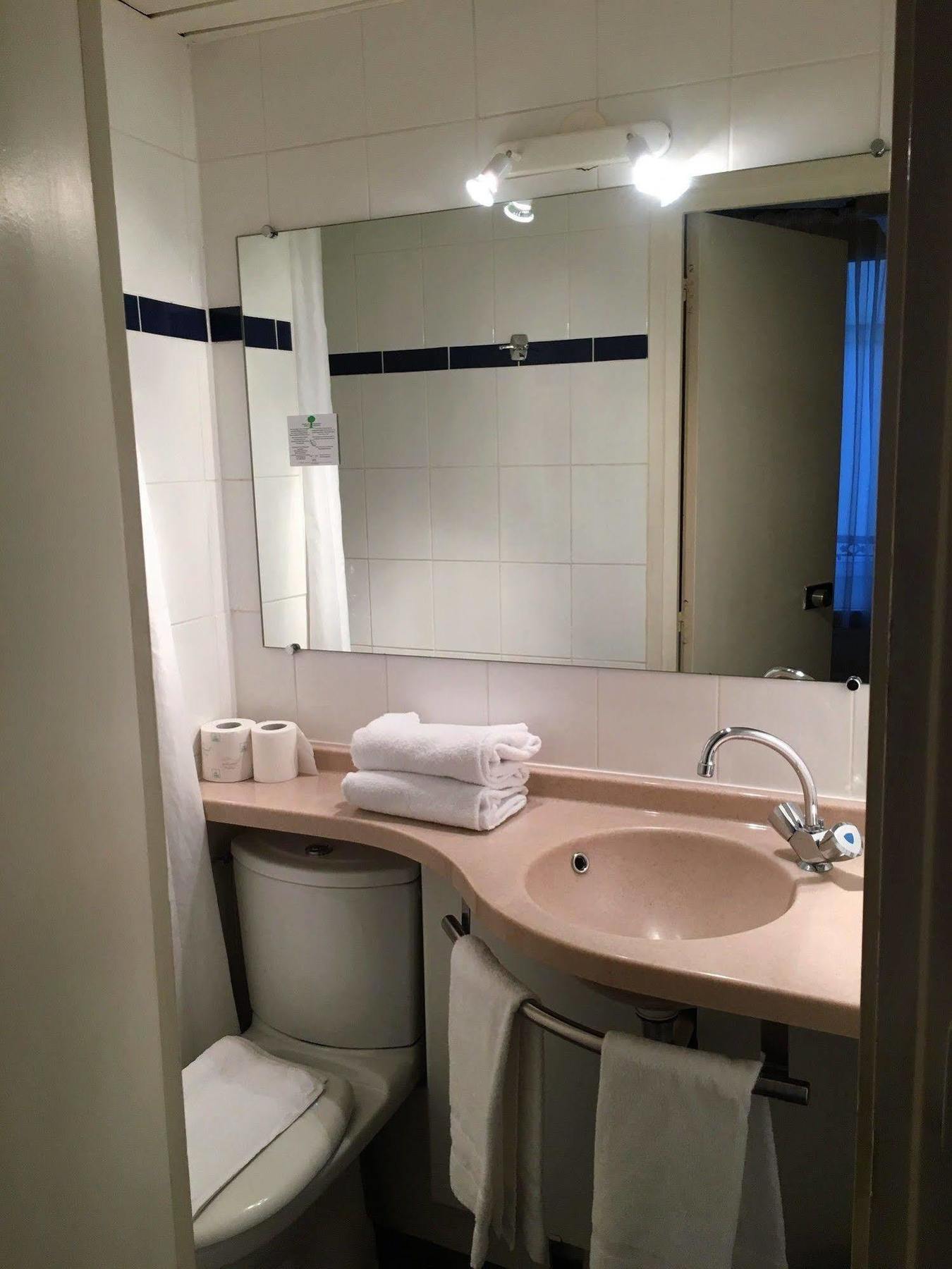 Eiffel Kensington Hotel