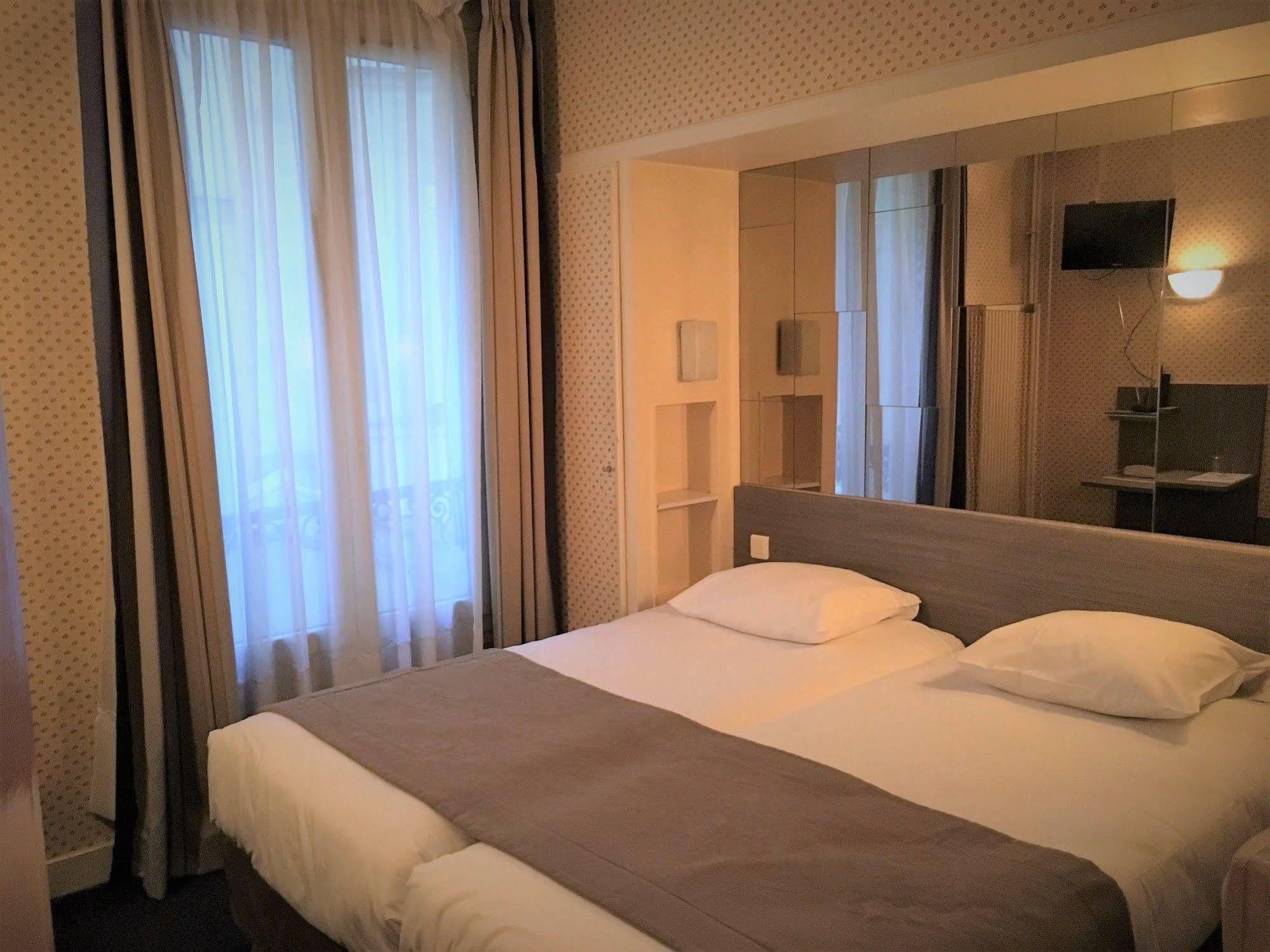Eiffel Kensington Hotel 2*
